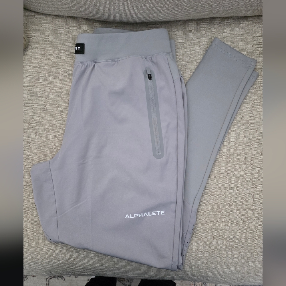 Alphalete Infinity Joggers - M - Light Grey